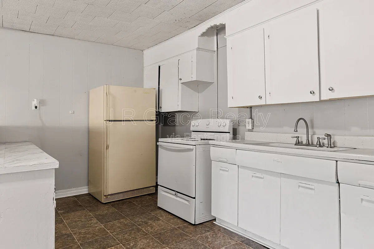 Building Photo - 801 E Yeagua St #2
