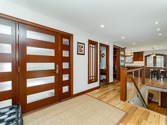 3rd image of 900 12th Ave SW