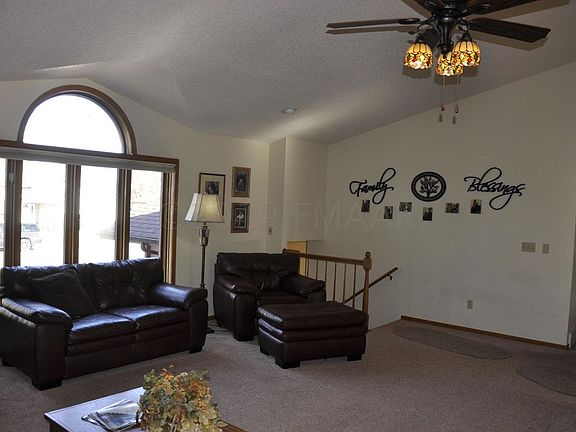 4th image of 2404 Fairway Dr