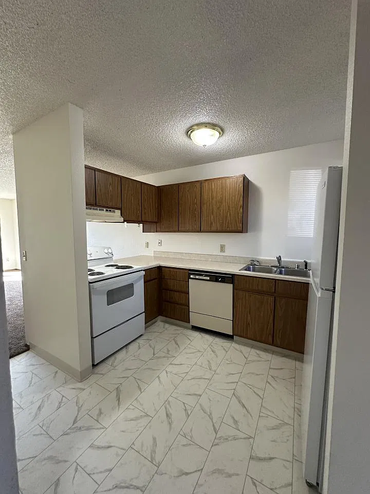 2 bed, 1.5 bath, 800 sqft, $1,025 — Photo 4