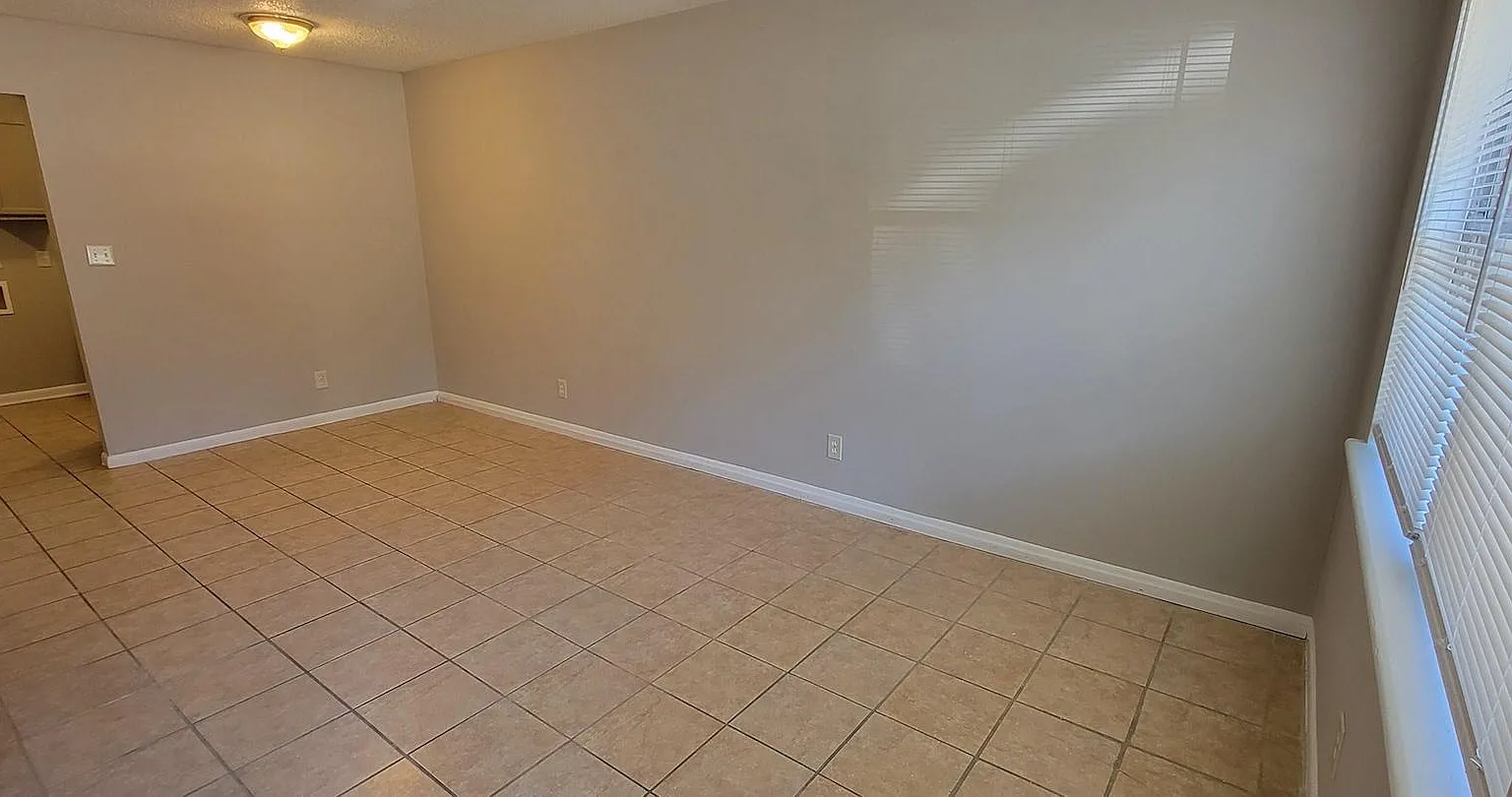 2 bed, 728 sqft, $995 — Photo 3