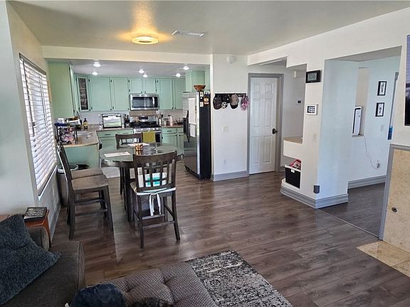 2nd image of 40023 Myrtlewood Ct