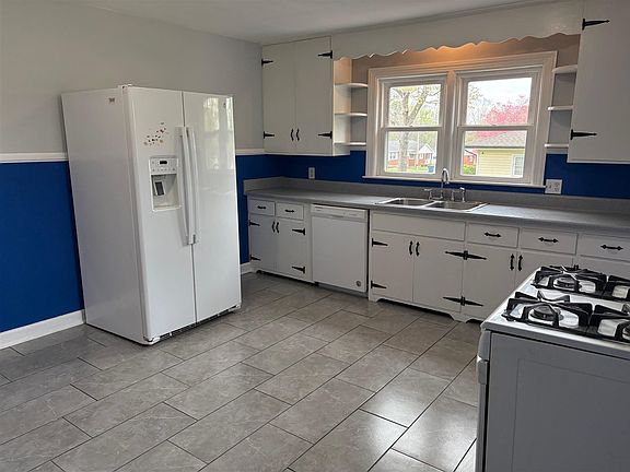 4th image of 1205 Westmeade Dr