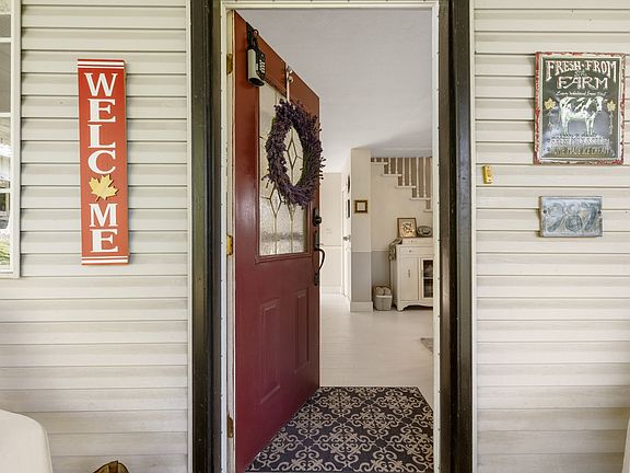 3rd image of 987 Garland St