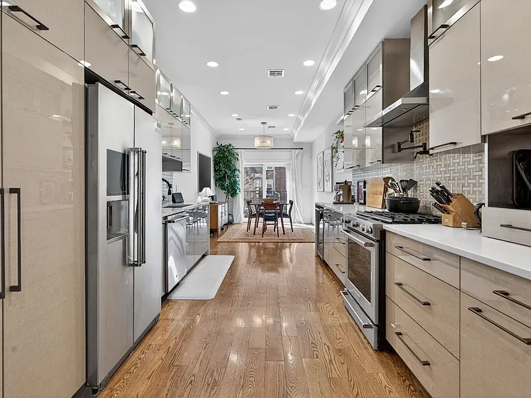 926 Park Ave — Photo 8