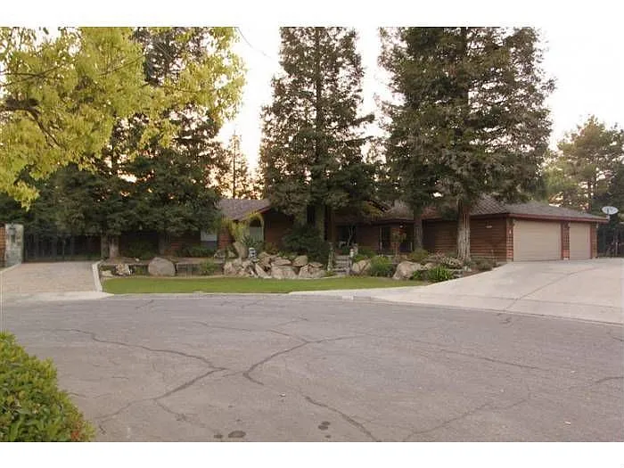 2401 Pico Ave photo 1