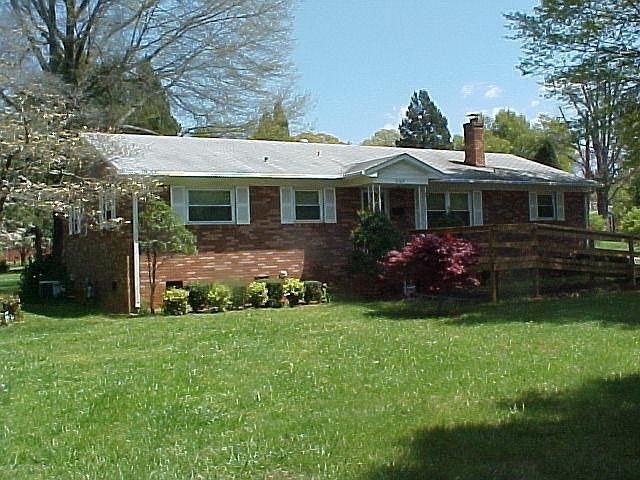 2nd image of 2108 Oakdale Rd