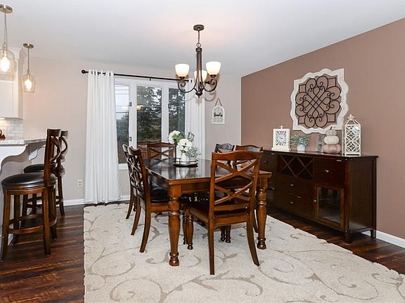 3rd image of 151 Pinewood Dr