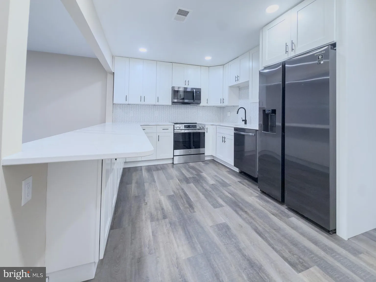 5 bed, 3.0 bath, 1364 sqft, $2,800 — Photo 4