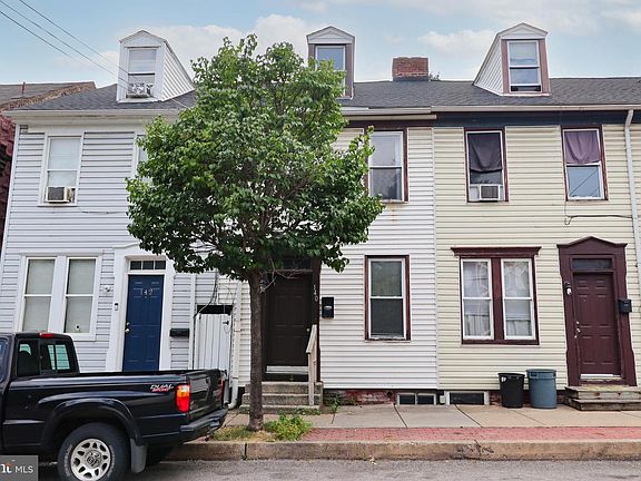 2nd image of 140 S Penn St