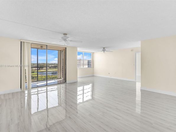 1300 Saint Charles Pl APT 710, Hollywood, FL 33026