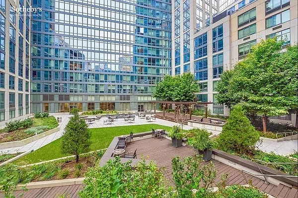 Sold by Sotheby's International Realty | media 14