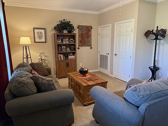 4th image of 260 Willow Ln