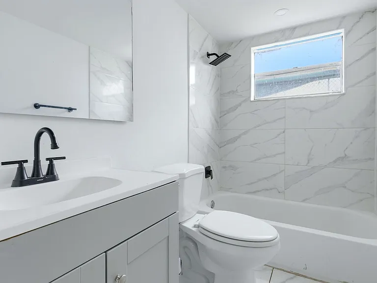1015 NE 17th Ave — Photo 9