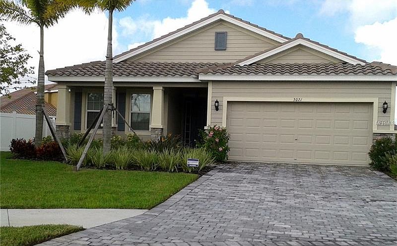 1st image of 3021 Esmeralda Dr