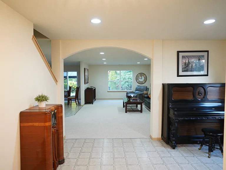 1108 Daffodil Ave NE — Photo 6