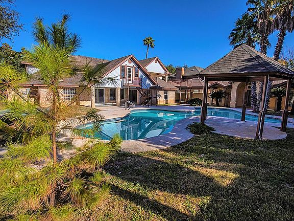 Spacious Yard & Pool