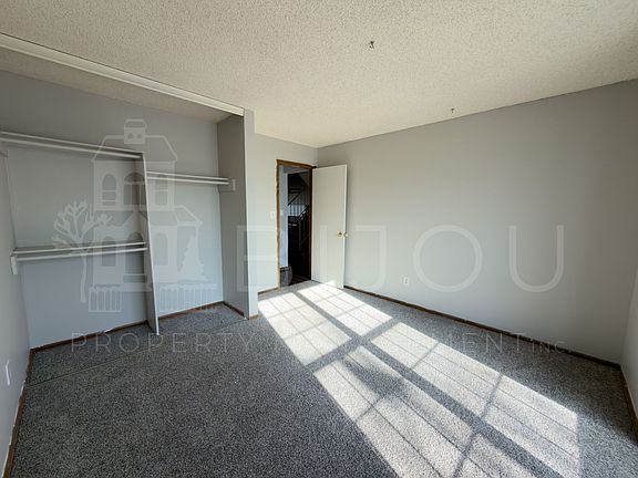 3rd image of 2560 Clarendon Dr