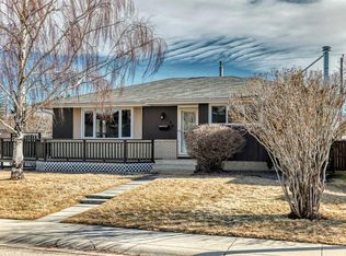 148 W Huntridge Rd NE, Calgary, AB T2K 4B5