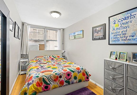 5th image of 267 W 71st St APT 4R