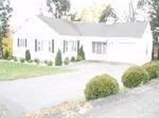 15 Robertson Dr, Middletown, NY 10940