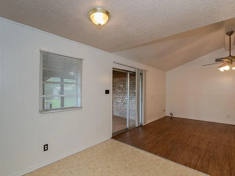 450 Norvell St — Photo 6