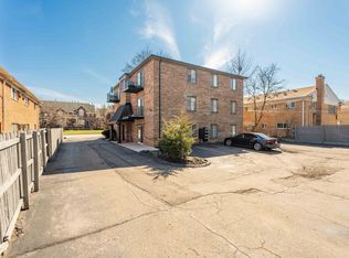 2555 E Maple Rd APT 3, Birmingham, MI 48009