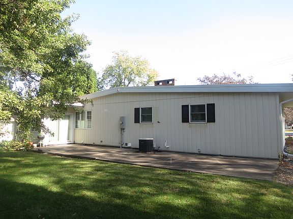 3rd image of 2027 Pleasant Dr