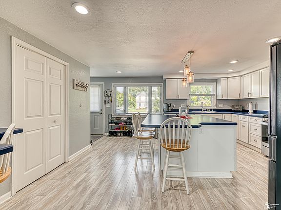 4th image of 2912 Lakeshore Dr