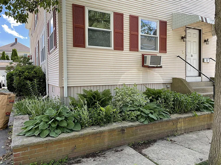 16 Hamilton St #2 — Photo 12