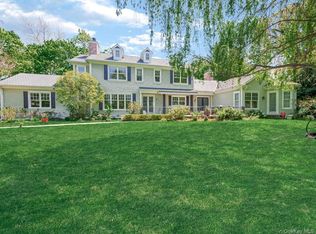 16 THE LOCH, Roslyn Estates, NY 11576