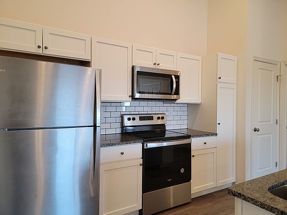 3rd image of 4530 Commerce St APT 201