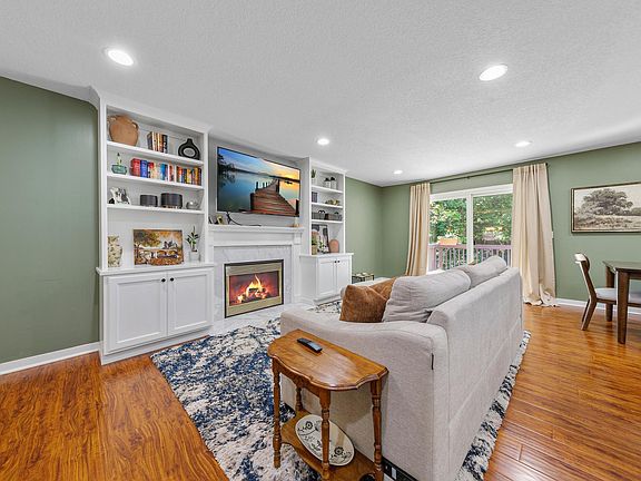 4th image of 286 W Eagle Lake Dr