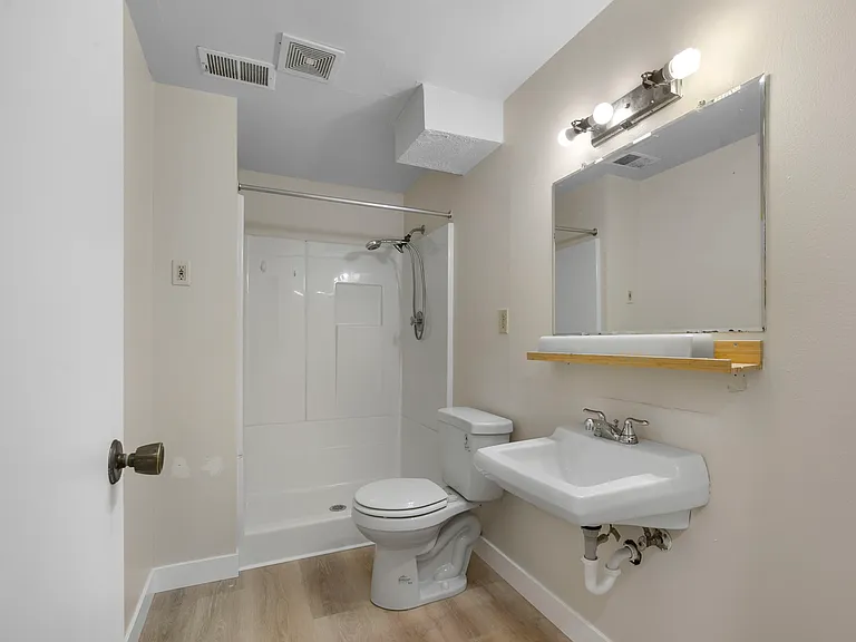 2221 82nd St W — Photo 3