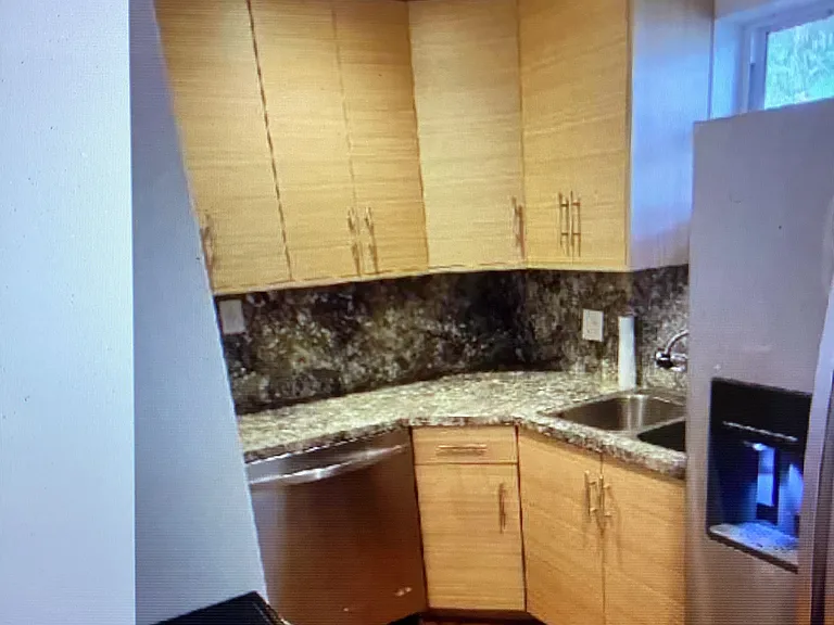 8724 SW 103rd Ave — Photo 3