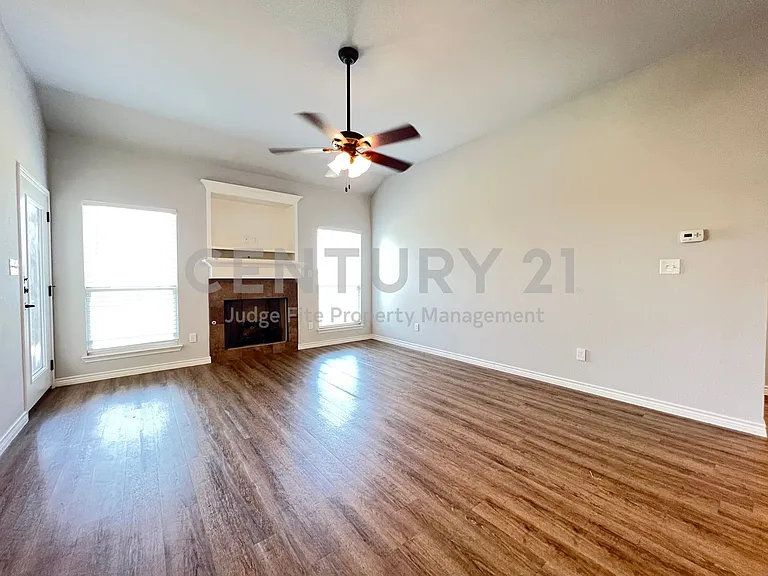 808 Northside Dr — Photo 3