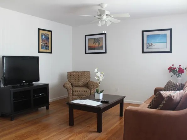 Live In Mission Bay! Spacious 2bd/1ba Front Apartment W/ Own Garage! For $3,795/Mo, 3987 Lamont St, San Diego, CA 92109
