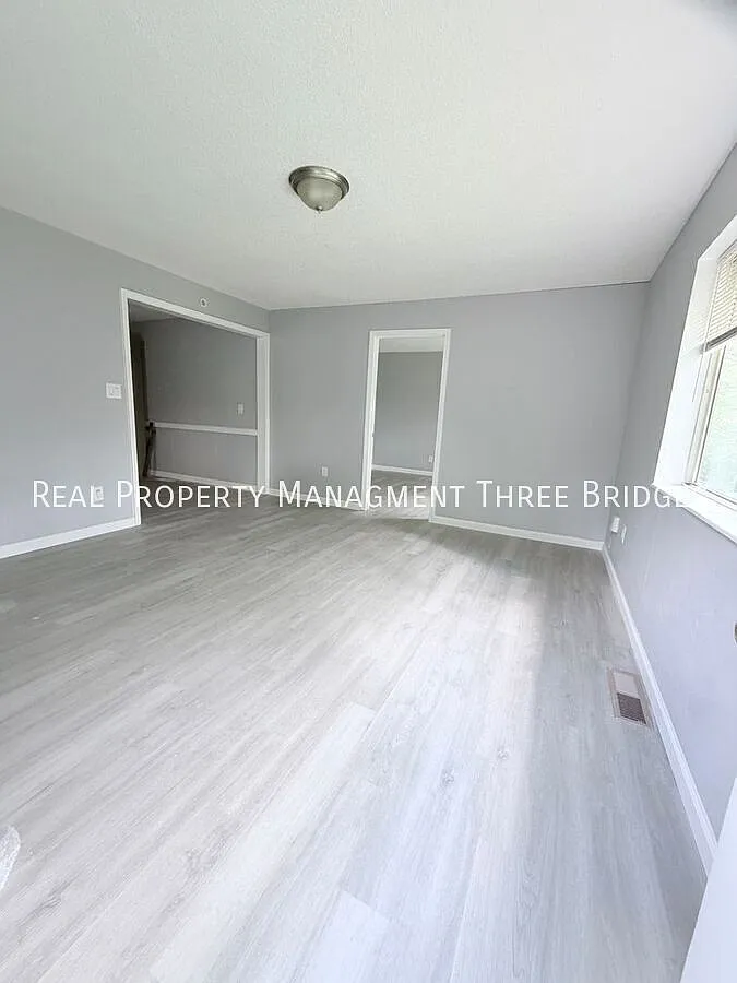 ** Move-in Special - 4 Bedroom Ferguson Home* — Photo 2