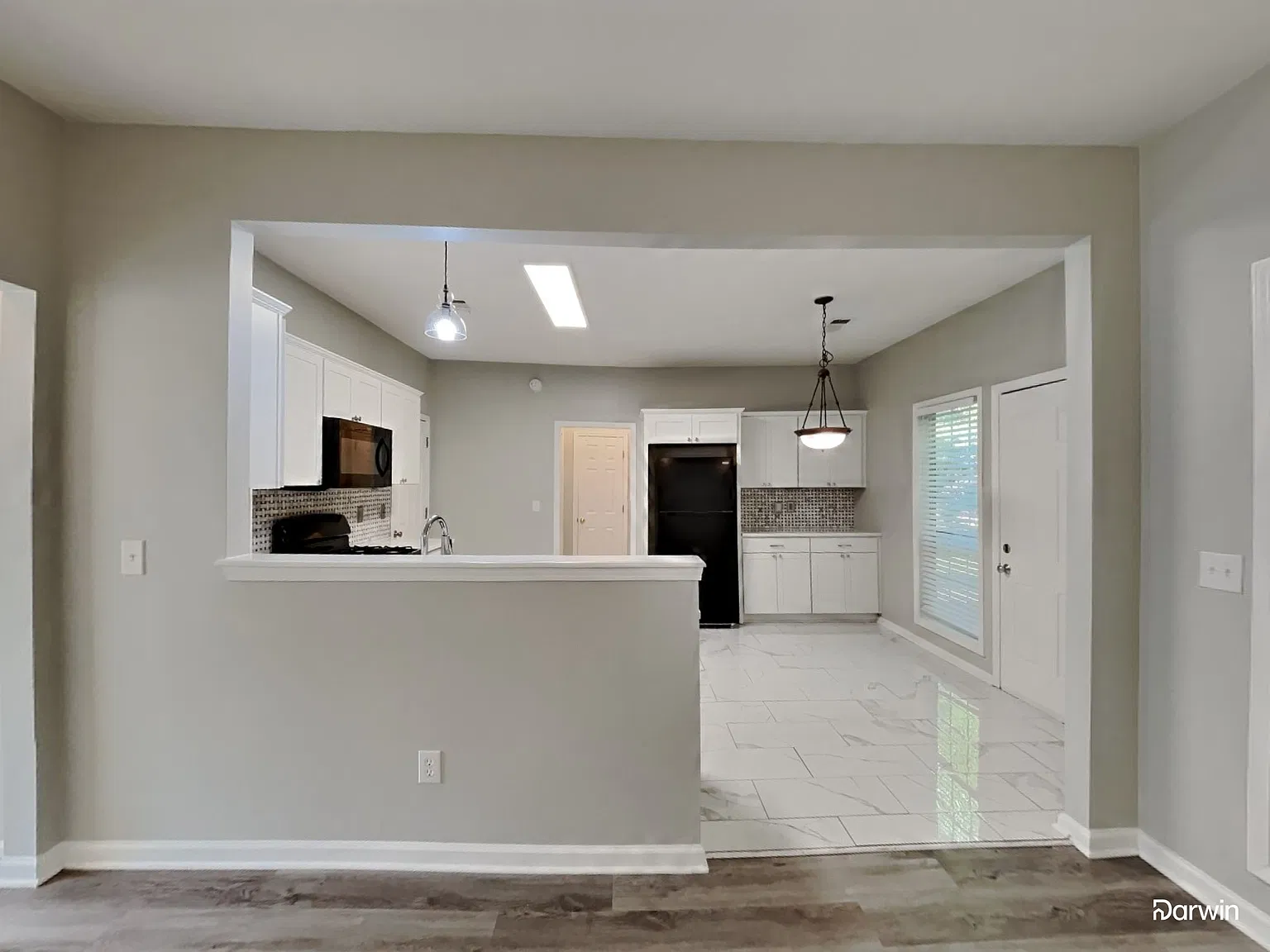 4 bed, 2.5 bath, 2000 sqft, $2,385 — Photo 2