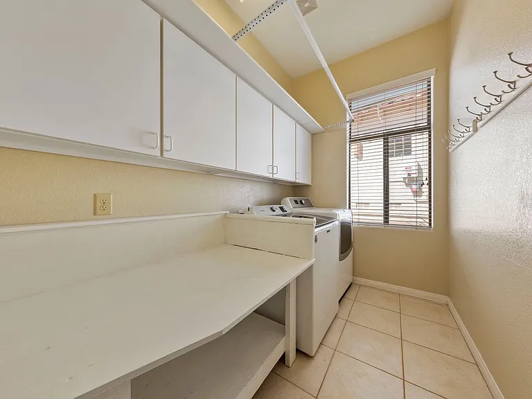 10221 Angel Peak Ct — Photo 41