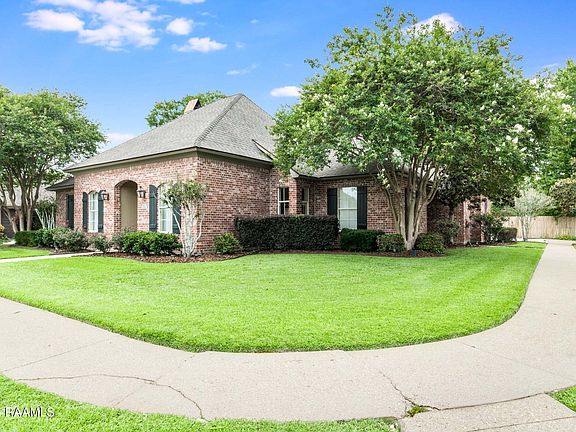 3rd image of 200 Sandhurst Dr