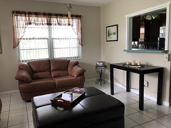 4th image of 256 Windsor Dr