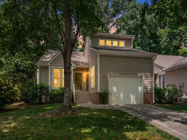 212 Chimney Rise Dr, Cary, NC 27511