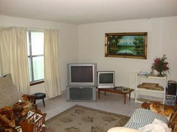 2nd image of 1810 Mary Ave