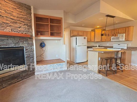 3rd image of 806 Columbine Ave