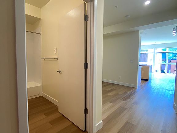 5th image of 2720 Hoyt Ave APT 336