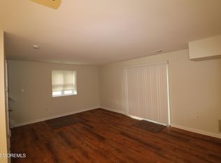 32 Pin Oak Ln, Little Egg Harbor, NJ 08087
