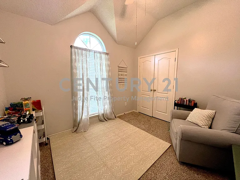 11413 Huntington Rd — Photo 29