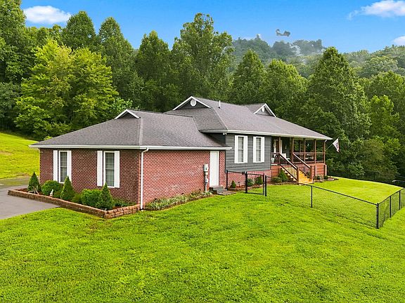 4th image of 3016 Arise Valley Rd