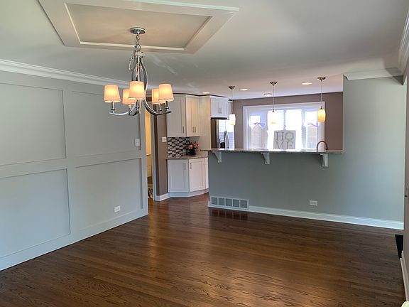 4th image of 15951 Dobson Ave